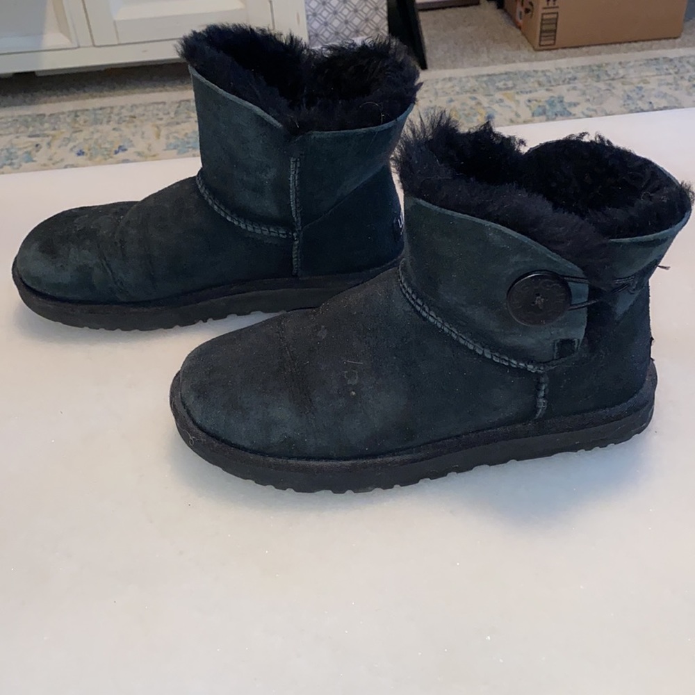 Mini Bailey Button UGG boots - Picture 3 of 9